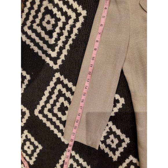 International Concepts Latte Look 3 Button Lined Lightweight Blazer. Size 8 - Picture 9 of 12